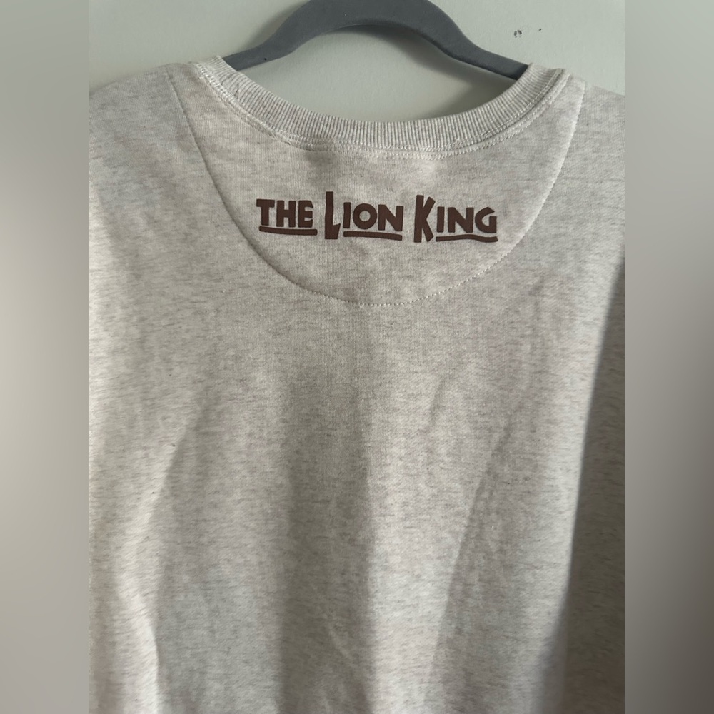 The Lion King Embossed Graphic Sweatshirt Oatmeal Heather Crewneck unisex sz XL - Picture 5 of 11